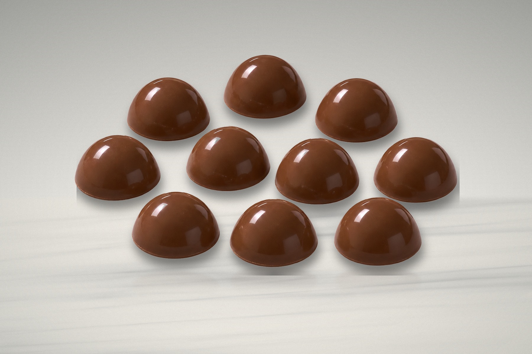The ten milk chocolate pieces in a pack of MICRO ZEN MILK